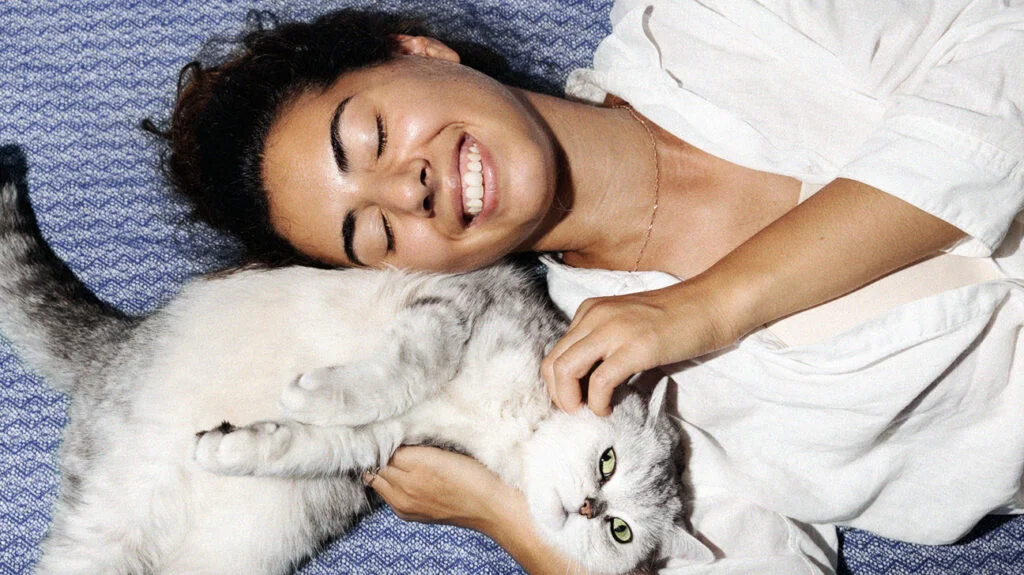 The Pros and Cons of Showing Affection to Your Feline Friend